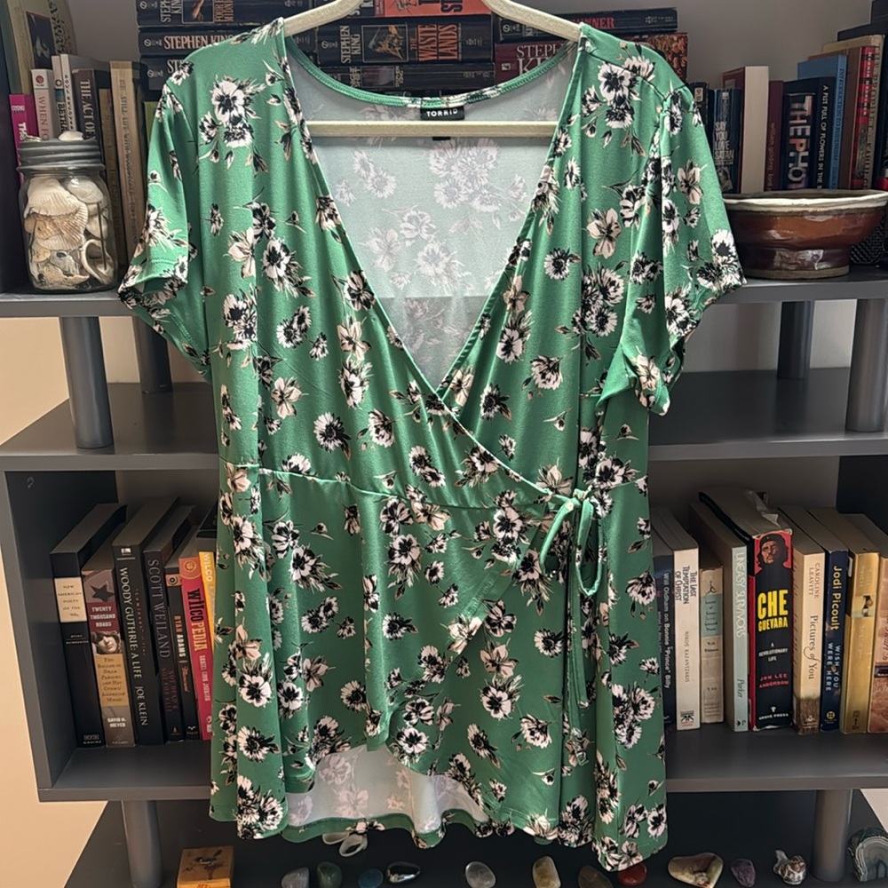 Size 2 torrid wrap top, tunic length